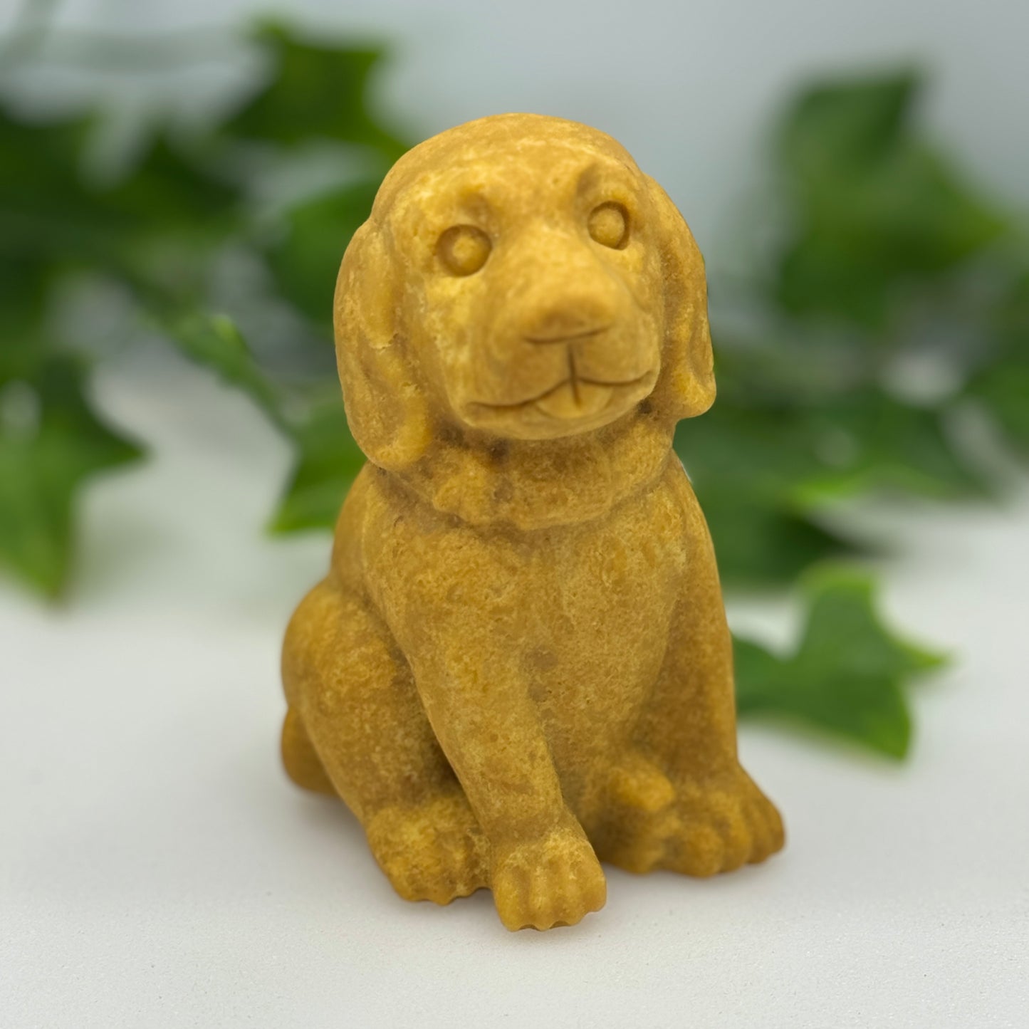 Labrador/Retriever Dog Crystal Carving – A Heartwarming Tribute to Dogs with Healing Energy
