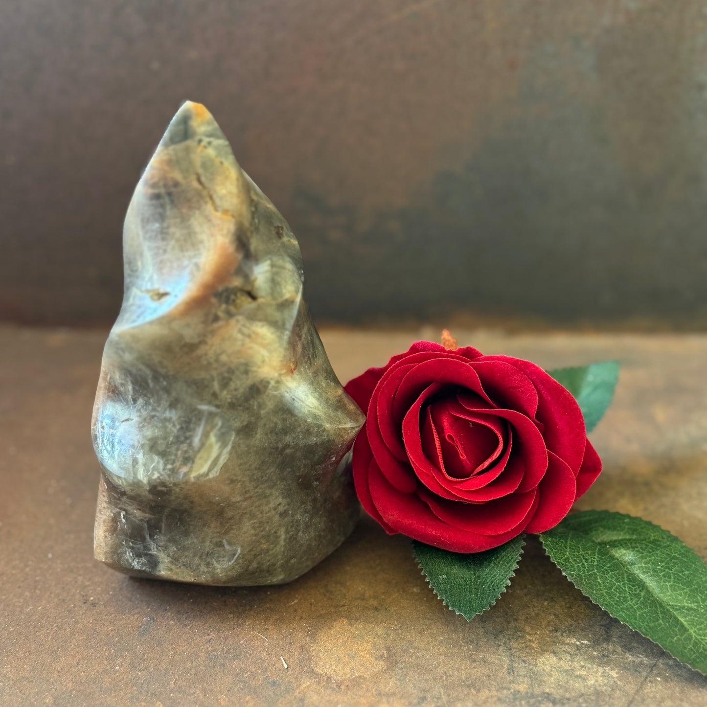 Black Moonstone Flame – Intuition, Transformation & Spiritual Protection