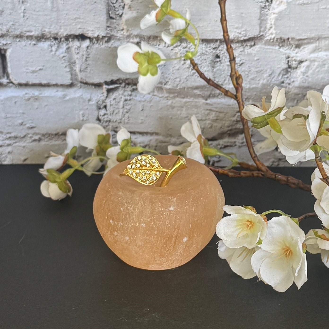 Selenite Apple with Diamante Stem and Leaf Approx size(6.5-7 cms)