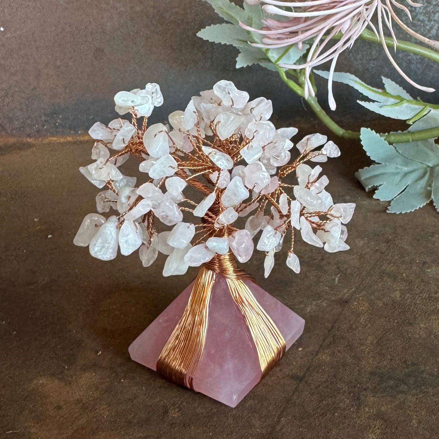 Flowering Crystal Tree Pyramid – Healing Crystals for Energy Amplification, Abundance & Spiritual Decor