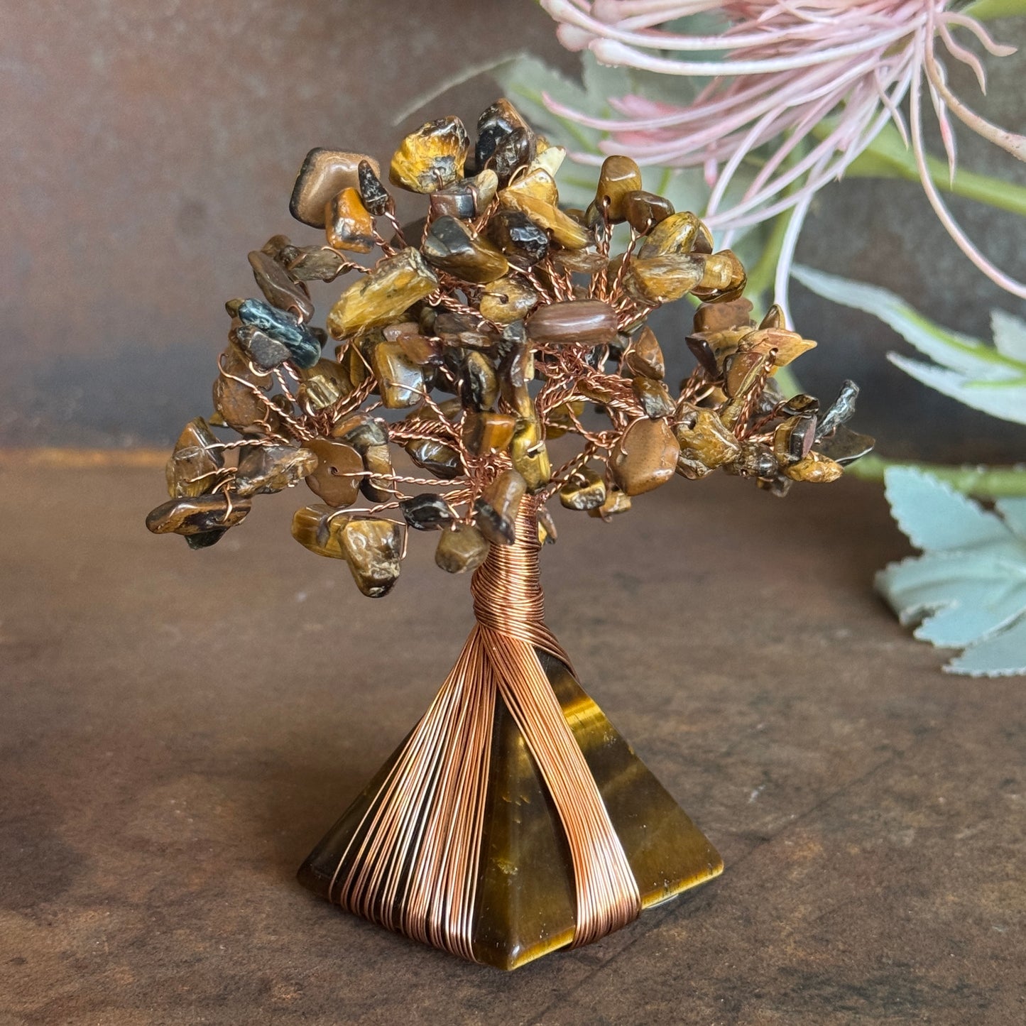 Flowering Crystal Tree Pyramid – Healing Crystals for Energy Amplification, Abundance & Spiritual Decor