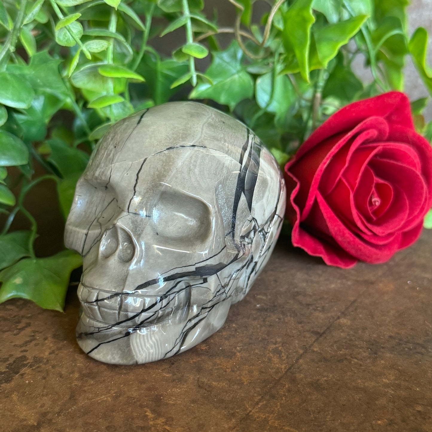 Volcanic Agate Skull Carving – UV Reactive Crystal for Transformation, Protection & Intuition (529g, 9x7cm)