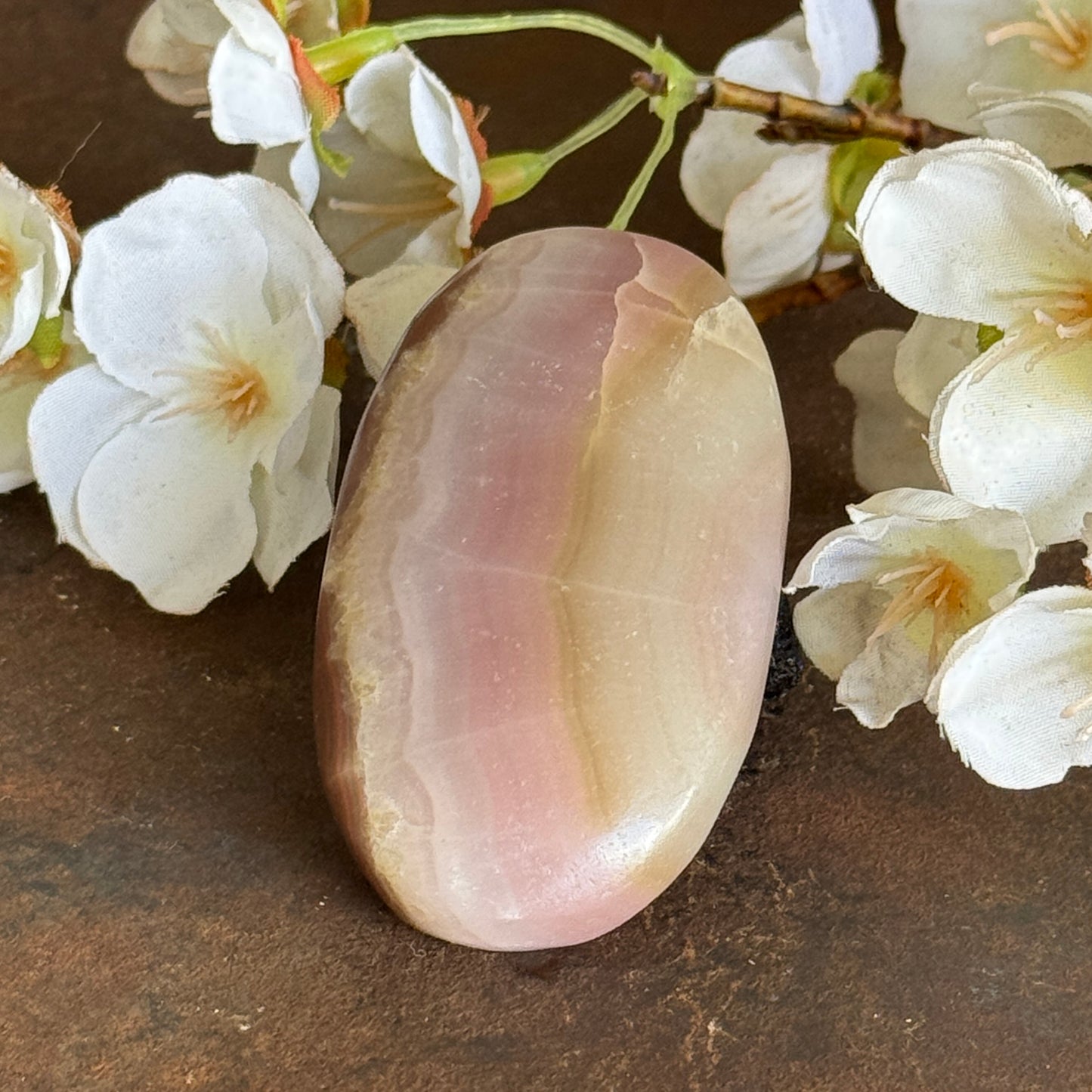 Pink Onyx Palm Stone – Calm, Balance & Spiritual Healing
