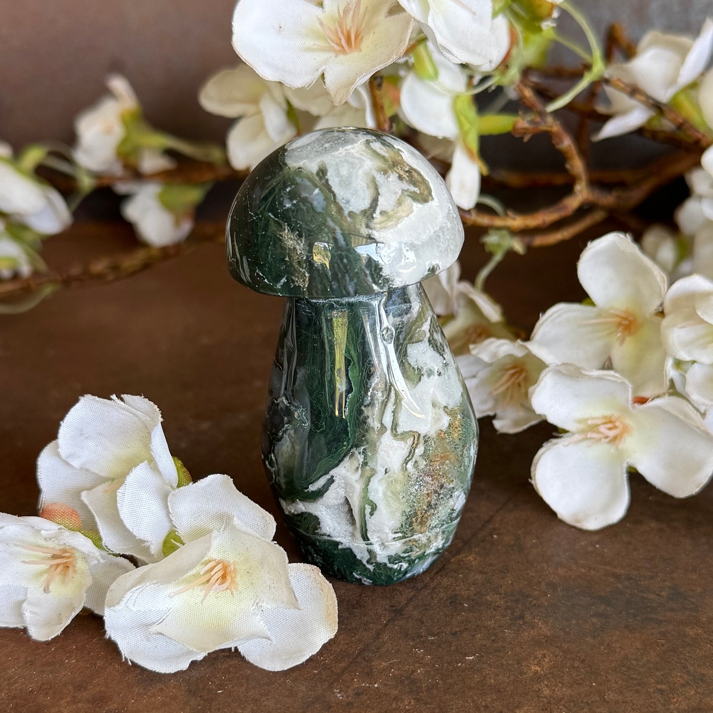 Moss Agate Crystal Mushroom – Grounding, Growth & Spiritual Renewal