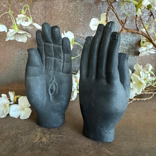 Obsidian Hamsa Hand – Spiritual Protection, Energy Shielding & Sacred Talisman