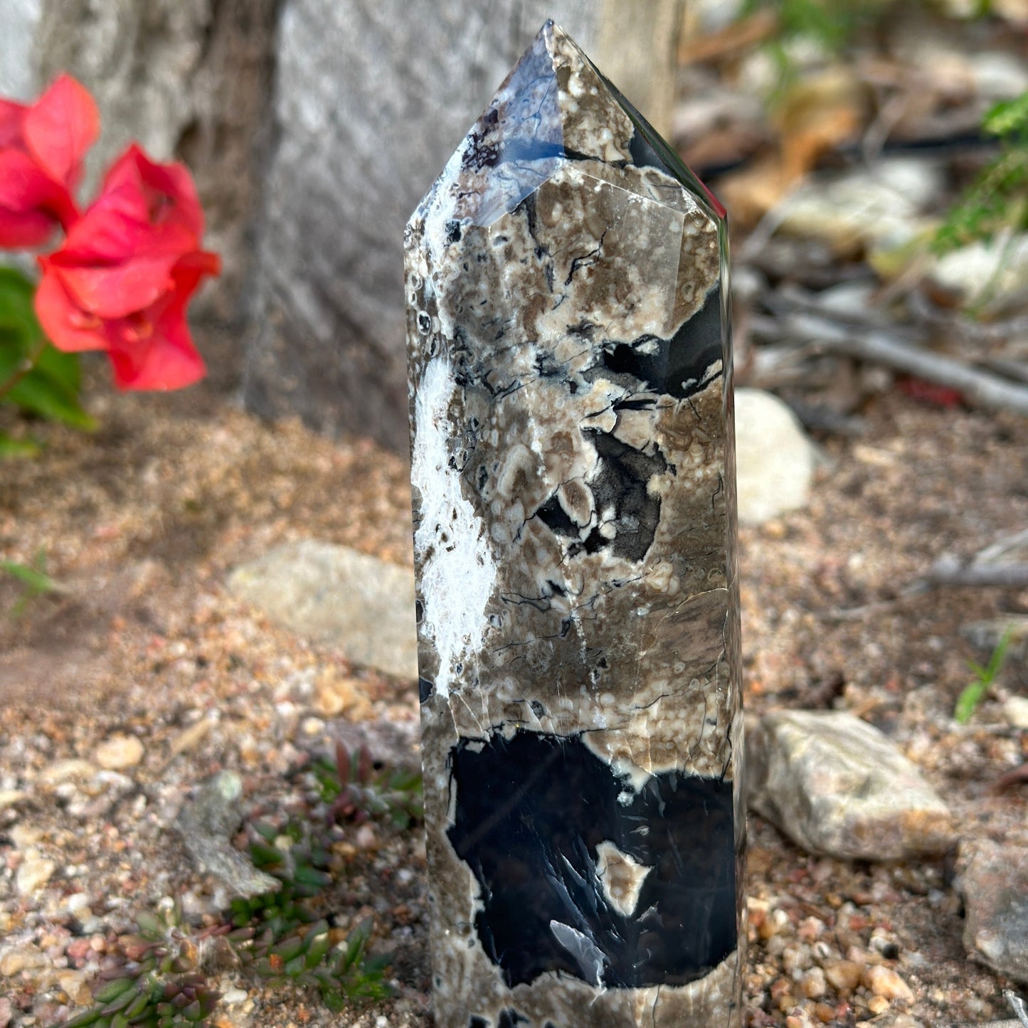 Volcanic Agate Tower (UV Light -reactive)