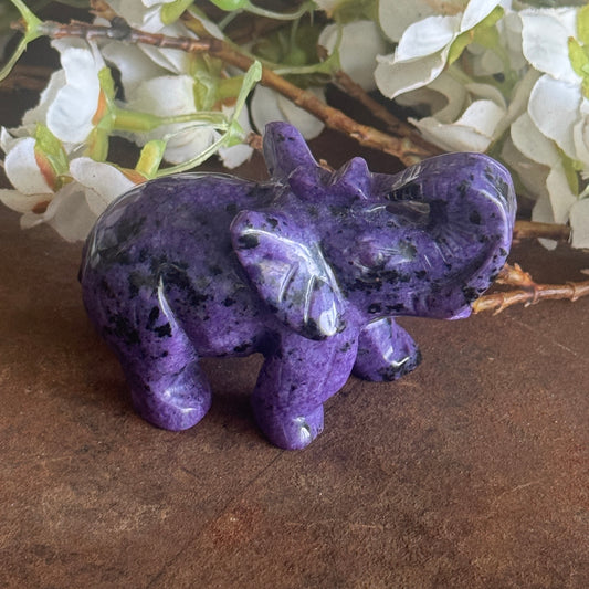 Charoite Elephant Carving – Transformation, Emotional Healing & Spiritual Growth