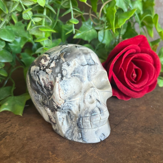 Volcanic Agate Skull Carving – UV Reactive Crystal for Transformation, Protection & Intuition (517g, 9x7cm)