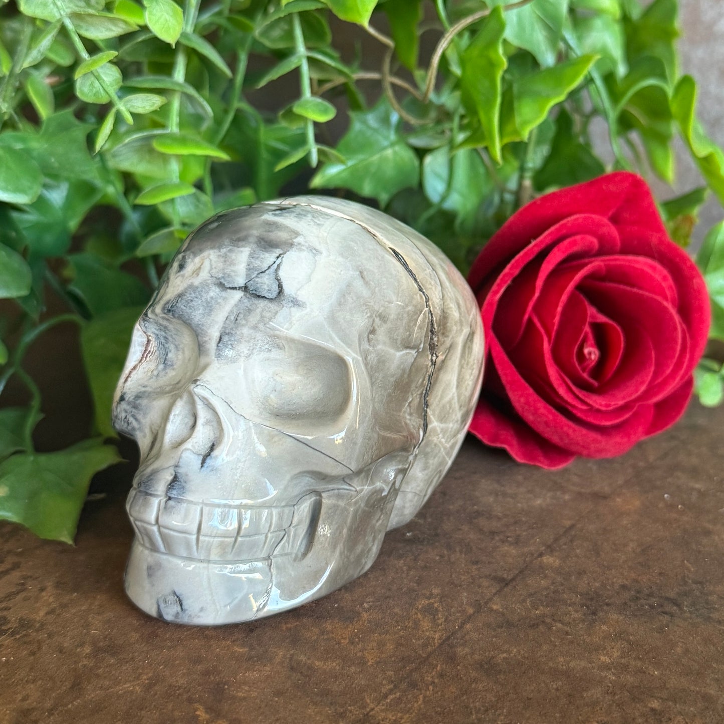 Volcanic Agate Skull Carving – UV Reactive Crystal for Transformation, Protection & Intuition (517g, 9x7cm)