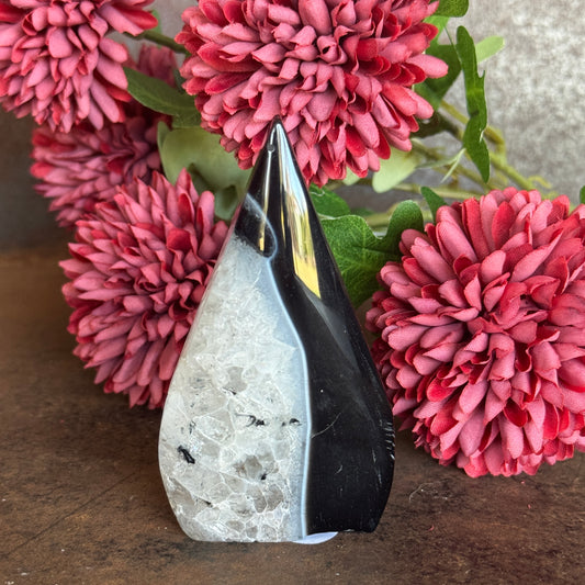 Black Agate Free Shape – Grounding, Spiritual Protection & Emotional Balance