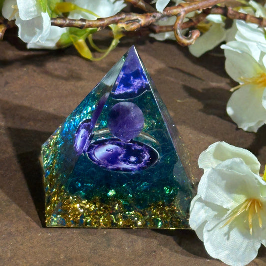 Orgonite Pyramid with Amethyst & Apatite – Spiritual Healing, Emotional Balance & Creativity