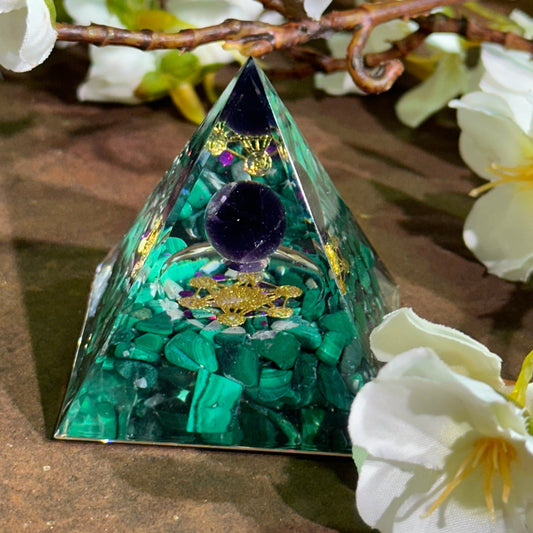 Orgonite Pyramid with Amethyst, Malachite & Metatron’s Cube – Spiritual Healing, Protection & Transformation