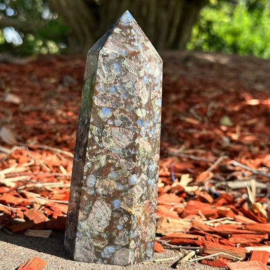Que Sera Crystal Point (602g) 150mm Tall